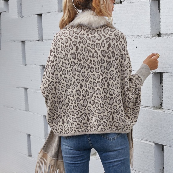 Cozy vegan fur leopard print tassel poncho cardigan - Picture 7 of 8